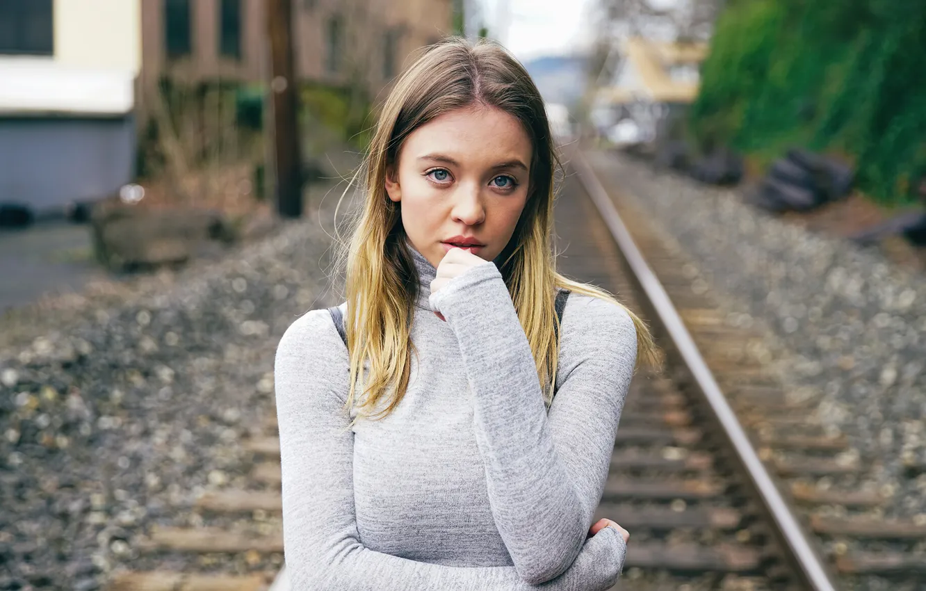 Photo wallpaper look, pose, hair, rails, figure, actress, background street, Sydney Sweeney