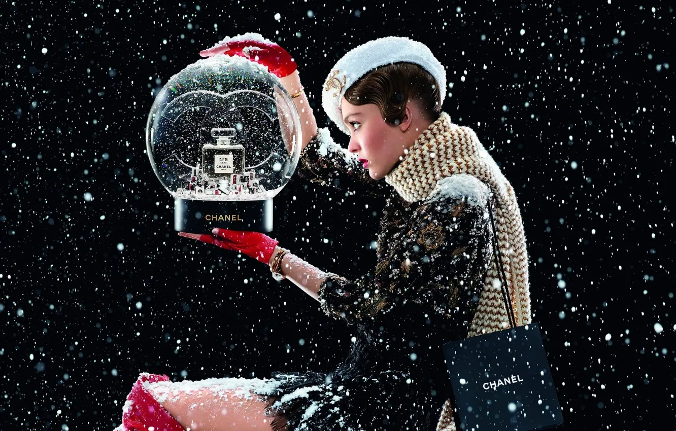 Photo wallpaper Christmas, Chanel, campaign, Lily-Rose Depp, Lily-Rose Depp, Chanel, Christmas Chanel, Chanel N5 L'Eau