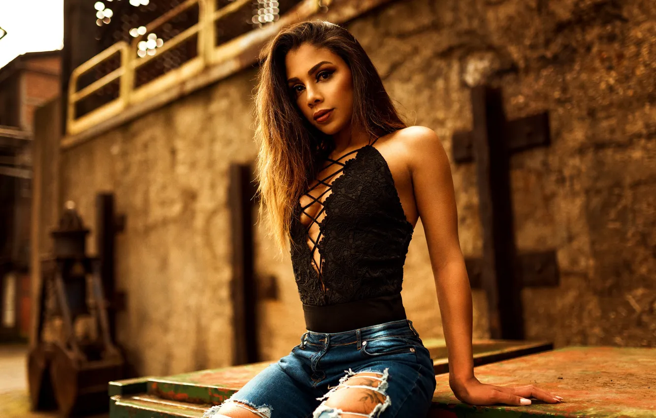 Photo wallpaper sexy, pose, model, portrait, jeans, makeup, figure, hairstyle