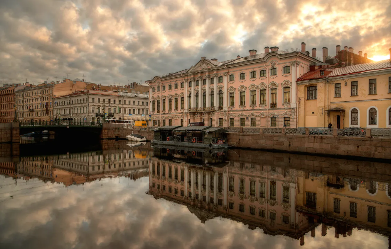 Photo wallpaper reflection, river, home, Saint Petersburg