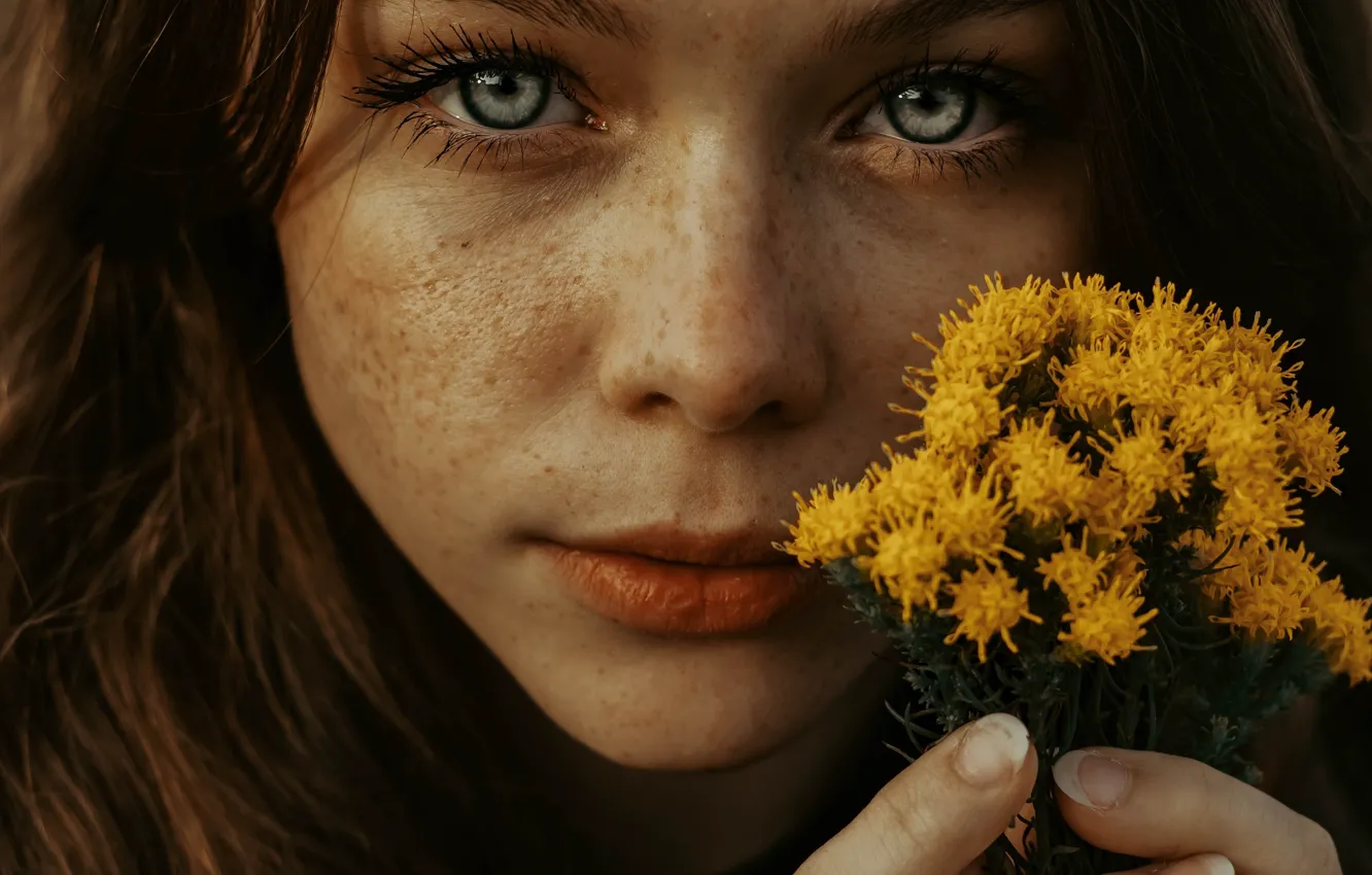 Photo wallpaper eyes, girl, flowers, freckles