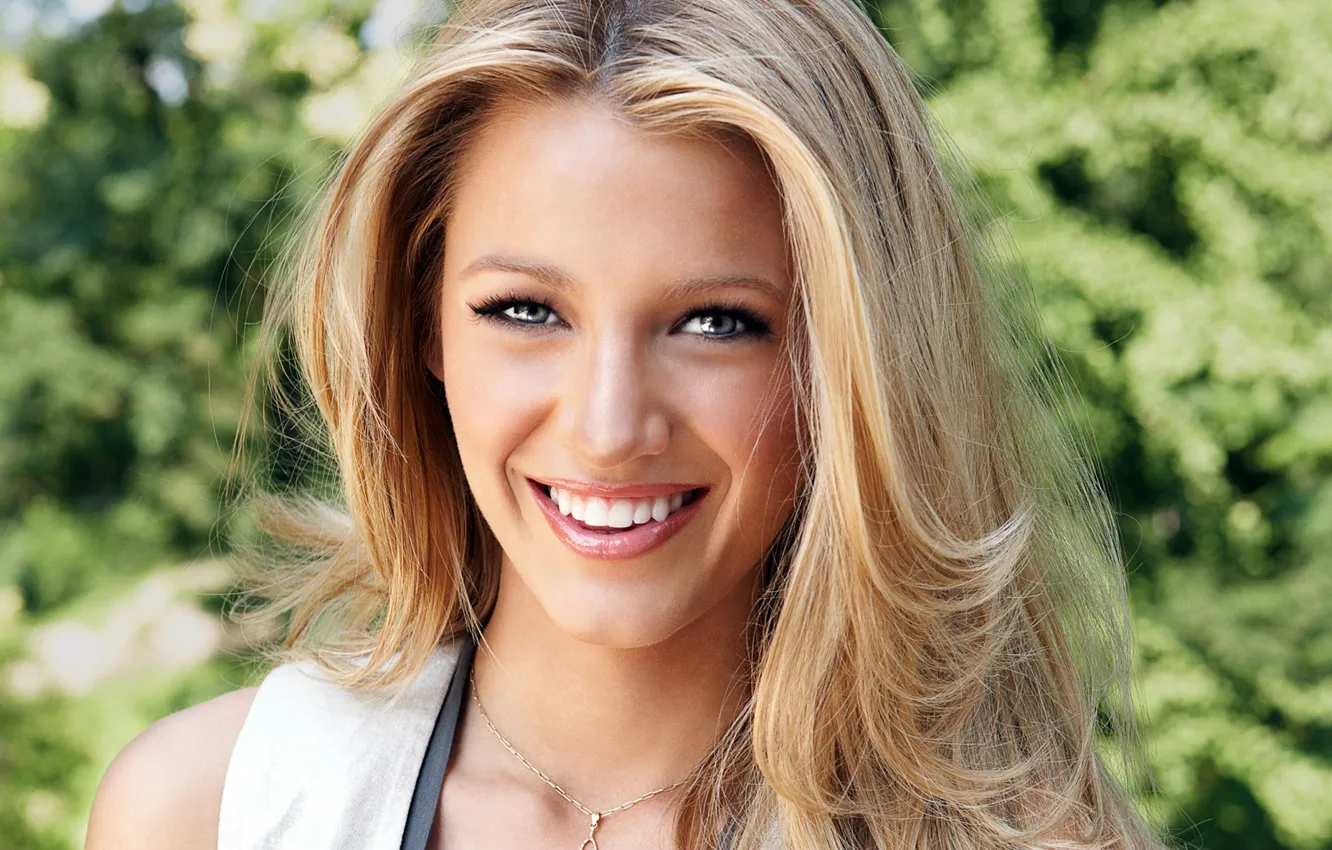 Photo wallpaper greens, girl, close-up, face, smile, background, model, actress