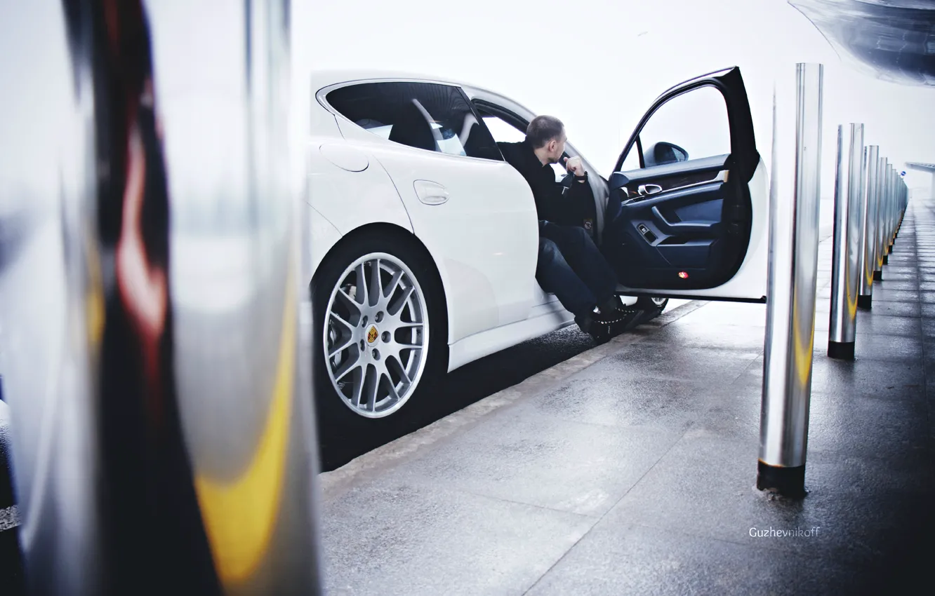 Photo wallpaper airport, guy, Porsche Panamera