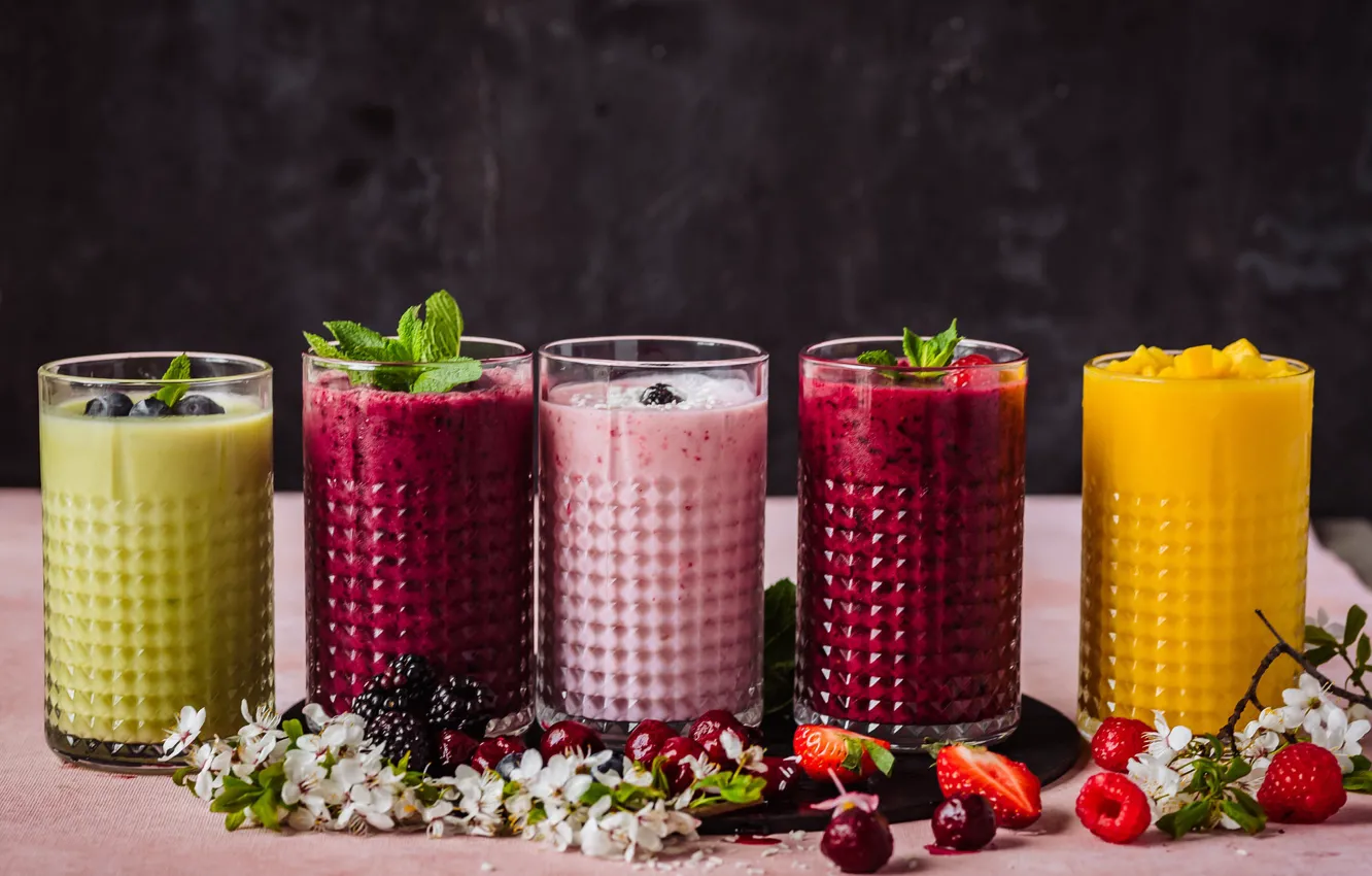 Photo wallpaper glass, berries, juice, smoothies