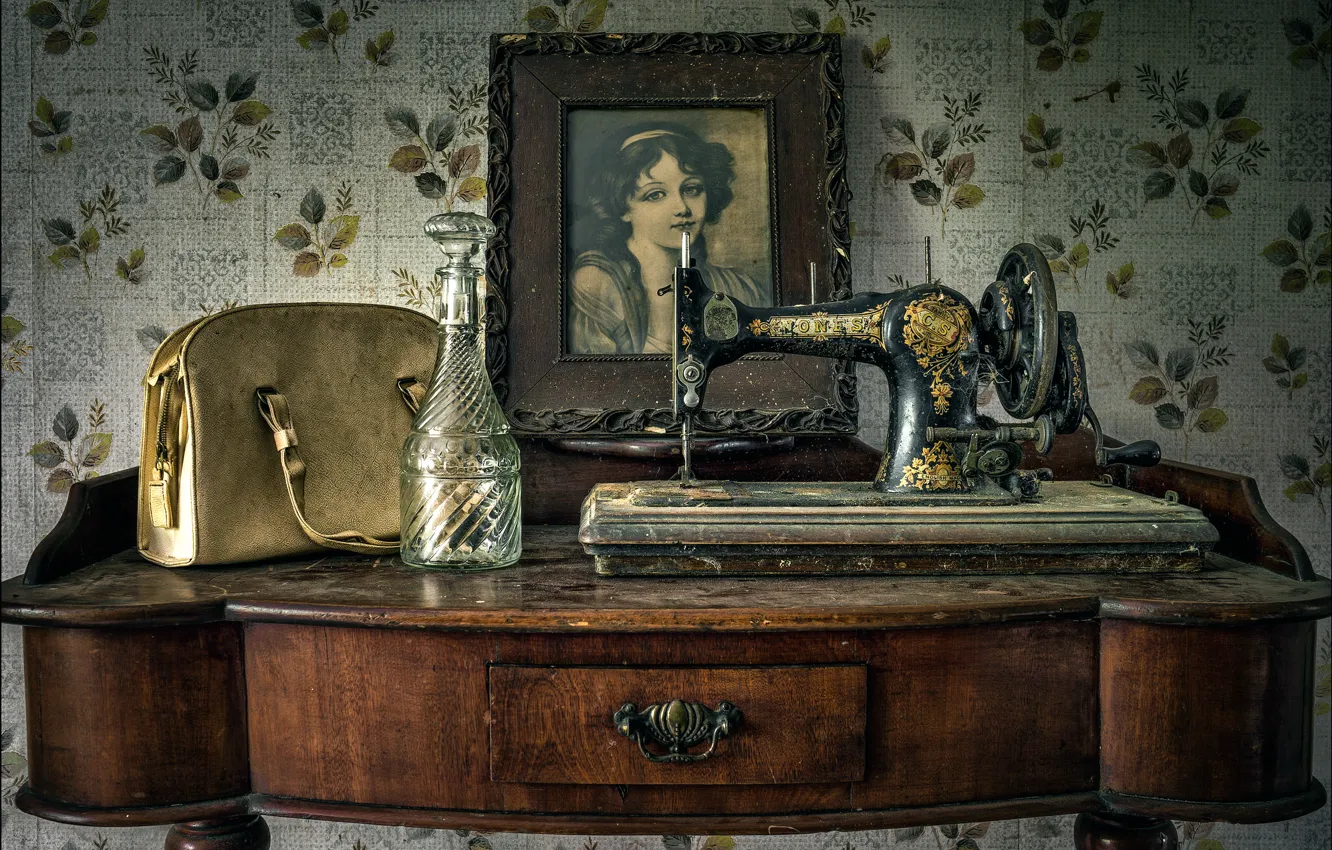 Photo wallpaper retro, portrait, sewing machine