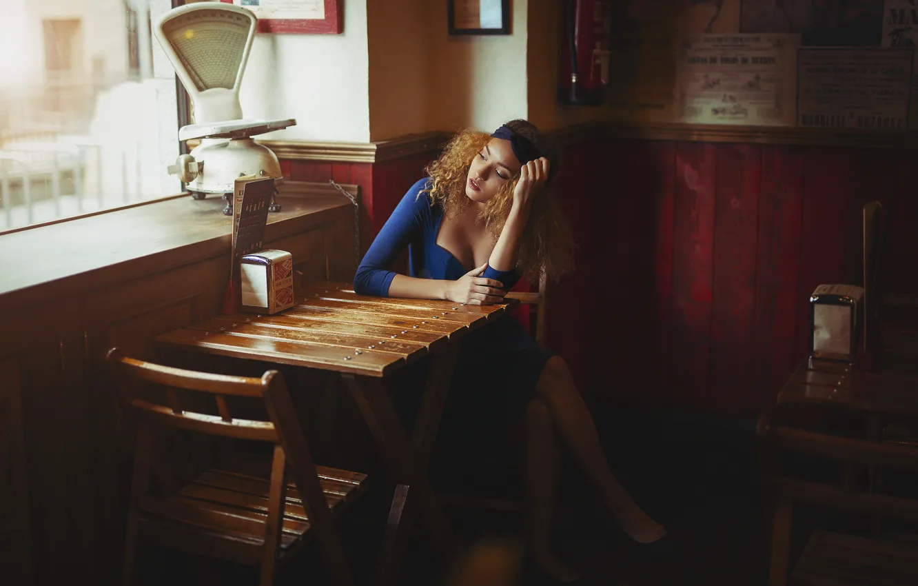Photo wallpaper girl, reverie, face, hair, cafe, table