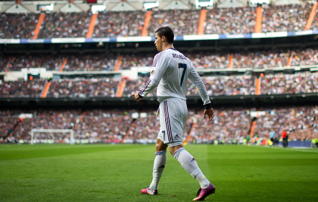 Photo wallpaper Sport, Football, Cristiano Ronaldo, Santiago Bernabeu, Football, Real Madrid, Real Madrid, Cristiano Ronaldo