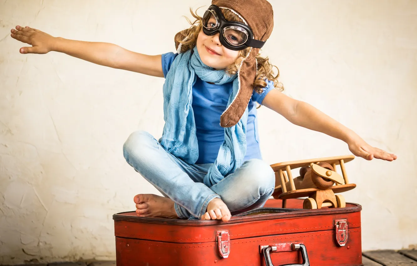 Photo wallpaper smile, the game, girl, pilot, suitcase, the plane