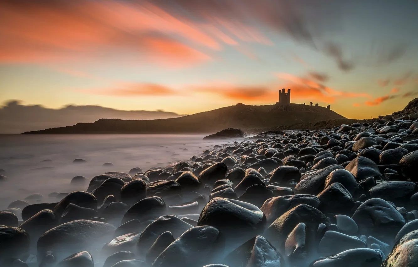 Photo wallpaper seascape, long exposure, Dunstanburgh Castle, slippery rocks