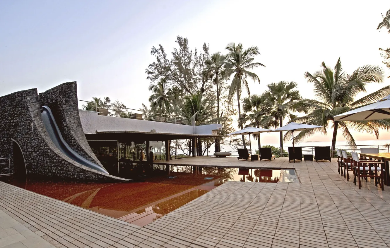 Photo wallpaper palm trees, Villa, India, terrace, House by the Sea in Maharashtra, Gurjit Singh Matharoo, basseny