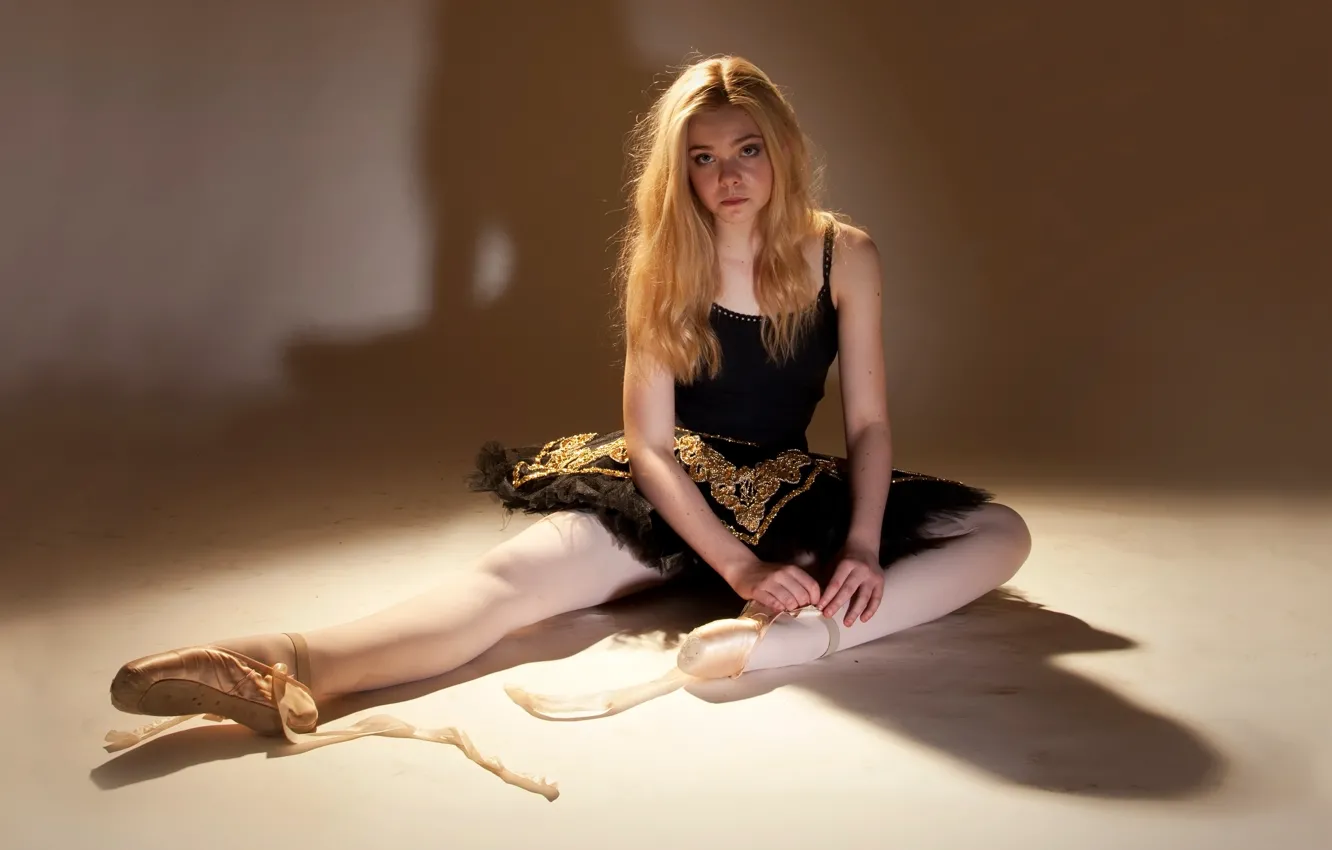 Photo wallpaper ballerina, photoshoot, Pointe shoes, Elle Fanning