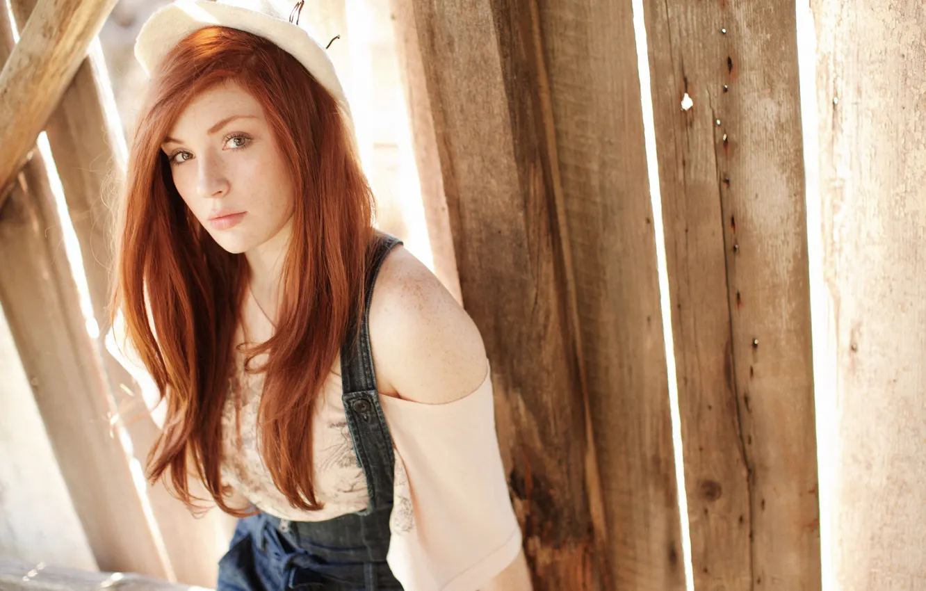 Photo wallpaper hat, freckles, red
