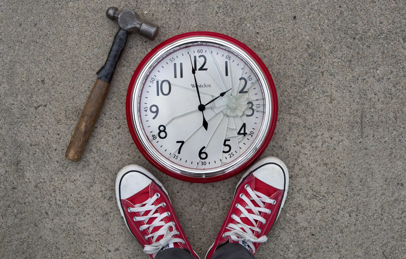 Photo wallpaper watch, the situation, hammer