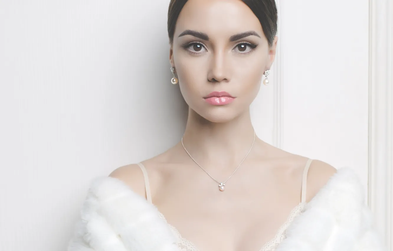 Photo wallpaper girl, face, portrait, earrings, brunette, suspension