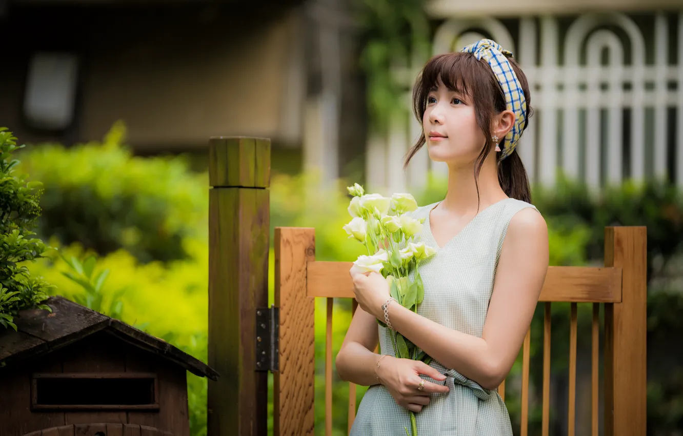 Photo wallpaper girl, flowers, bouquet, Asian, cutie