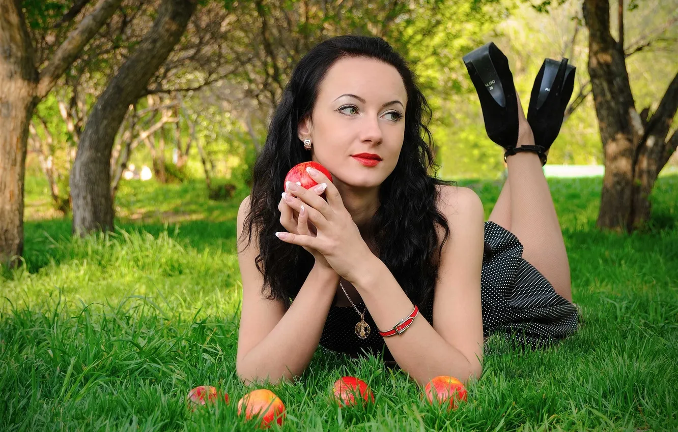 Photo wallpaper grass, look, green, apples, brunette