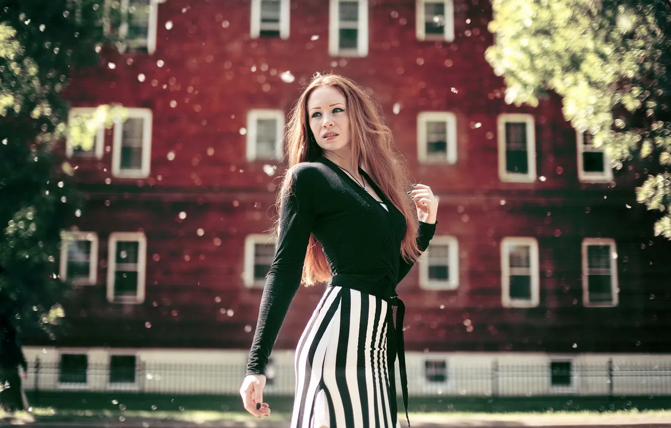 Photo wallpaper girl, street, home