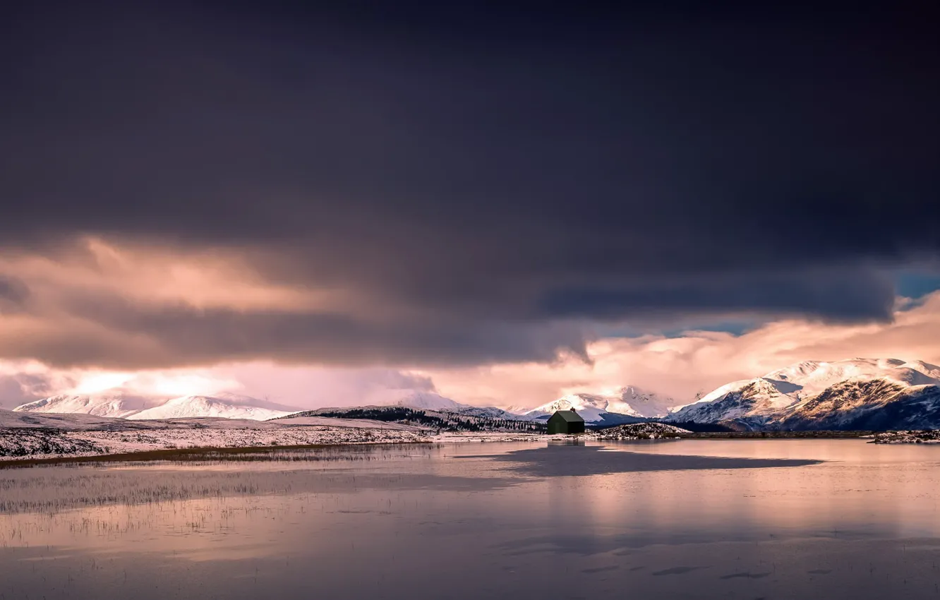 Photo wallpaper Scotland, Ben Lawyers, Ptarmigan Bothy, Kenmore