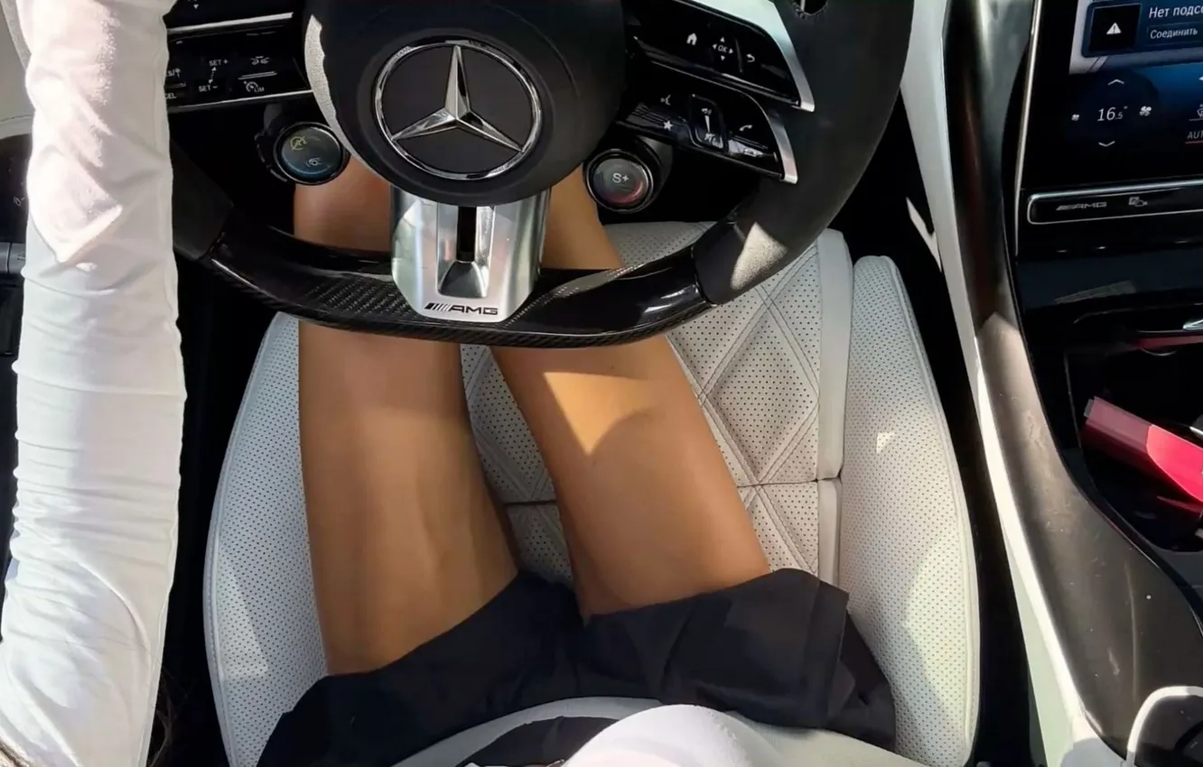 Wallpaper Auto Girl Feet Skirt The Wheel Mersedes White Chair wallpaper-auto-girl-feet-skirt-the-wheel-mersedes-white-chair