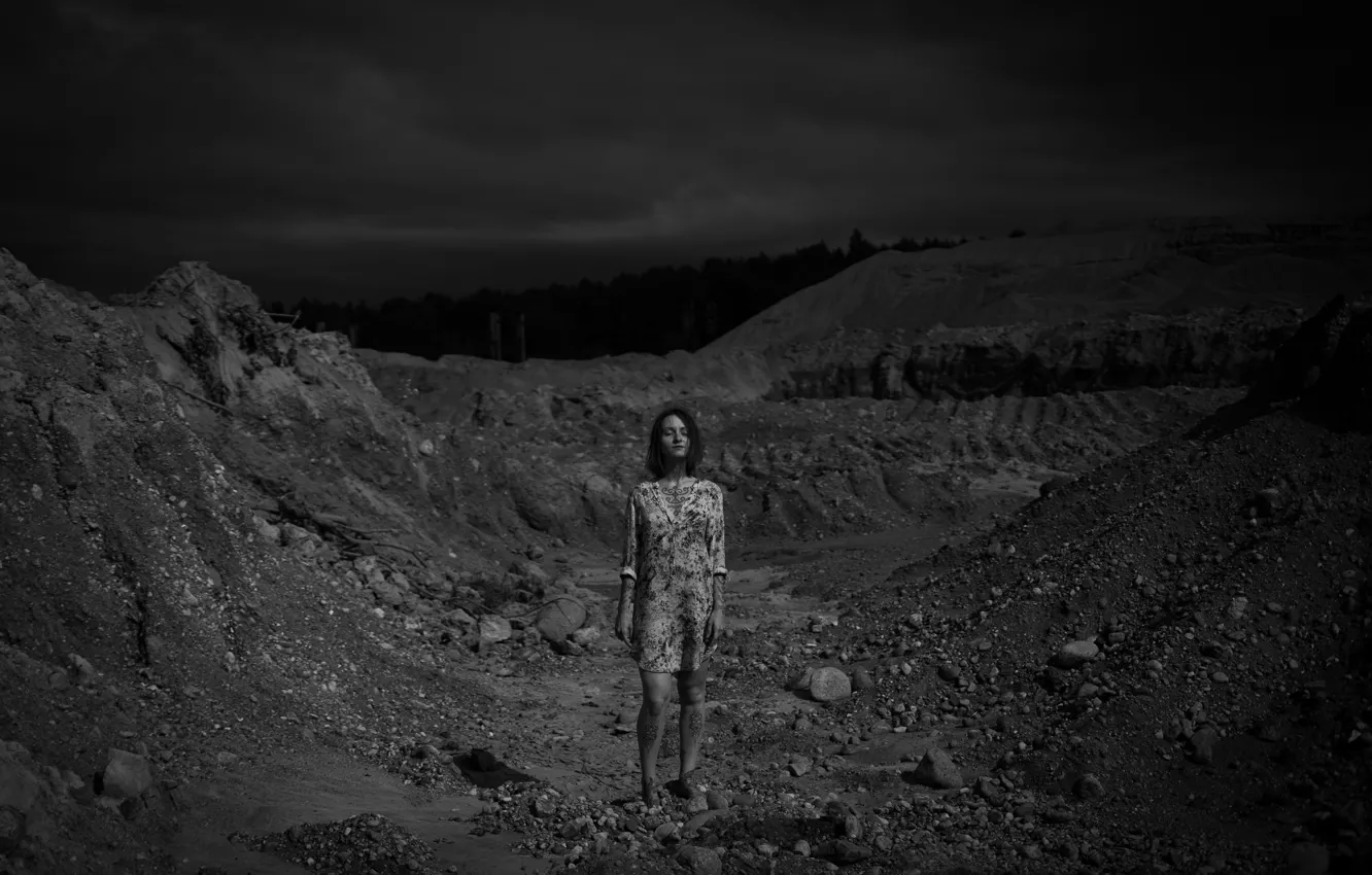 Photo wallpaper sand, quarry, devushka