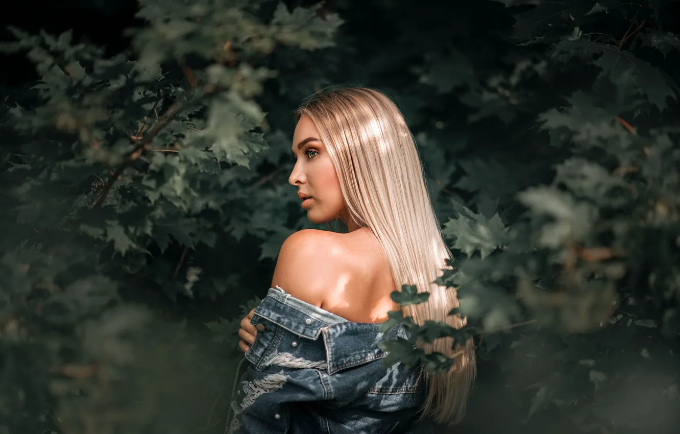 Photo wallpaper leaves, branches, model, portrait, makeup, jacket, hairstyle, blonde