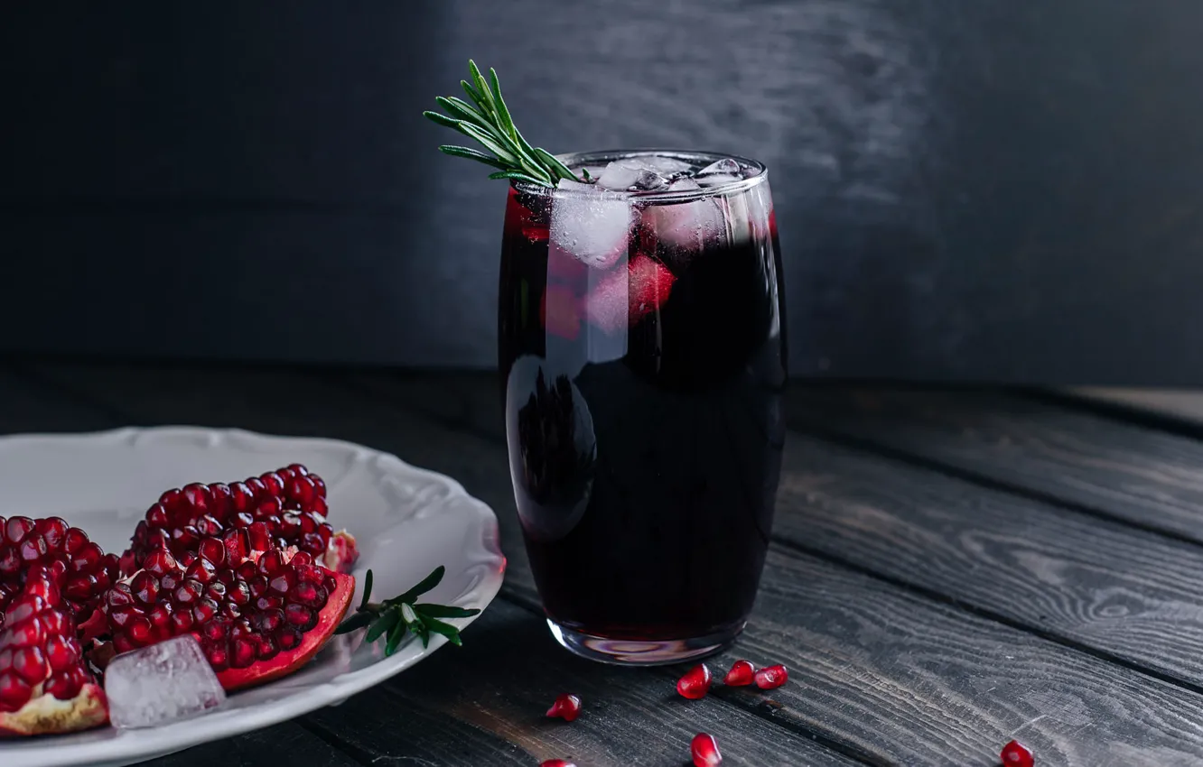 Photo wallpaper glass, juice, garnet, pomegranate