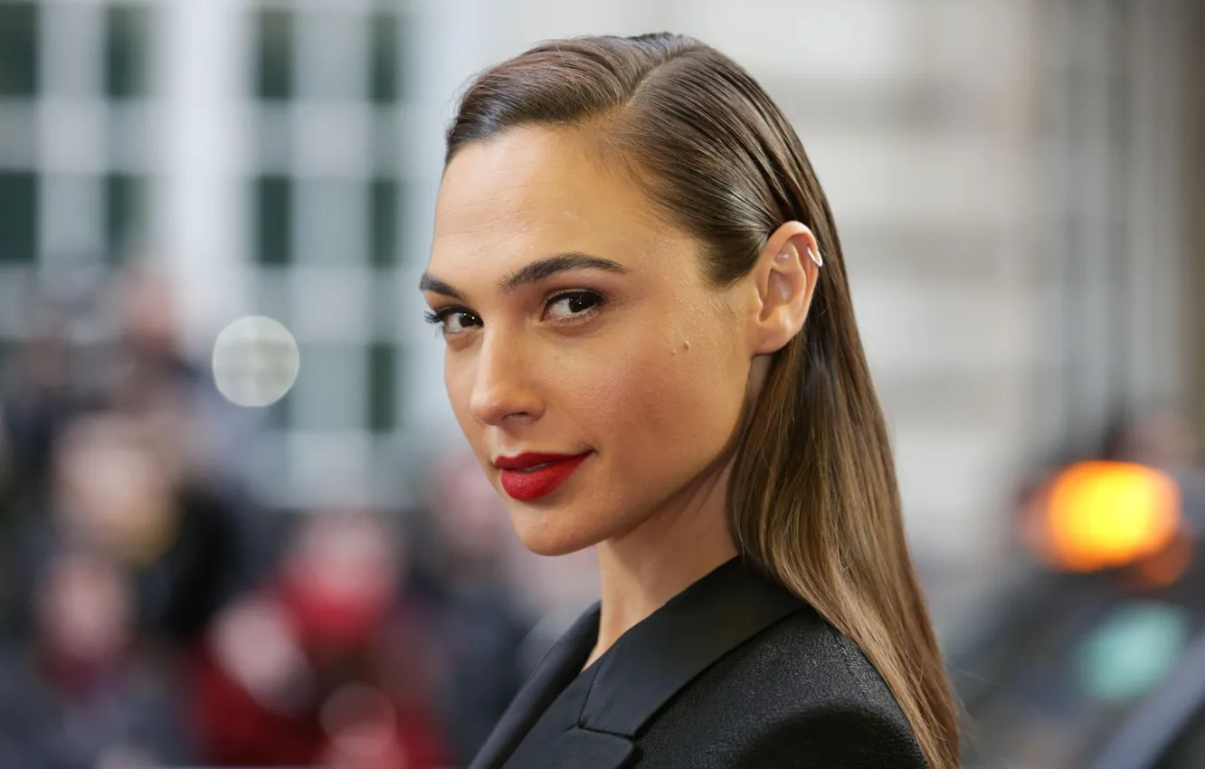 Photo wallpaper Look, Lips, Face, Actress, Lipstick, Actress, Model, Gal Gadot