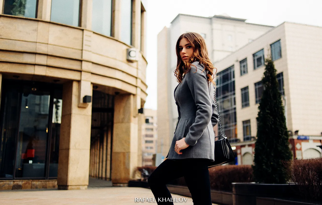 Photo wallpaper look, pose, model, building, portrait, makeup, hairstyle, handbag