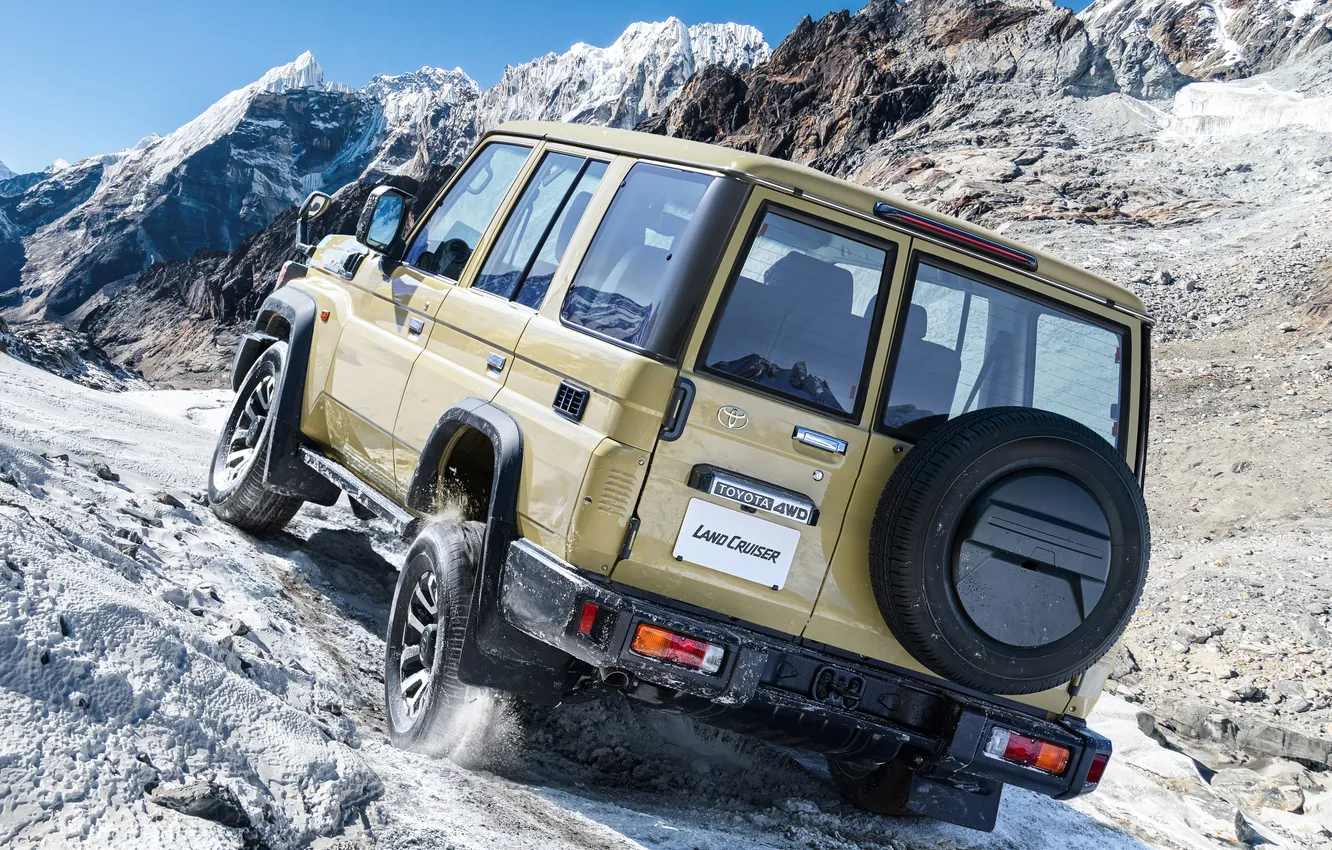 Photo wallpaper mountains, Toyota, Rover