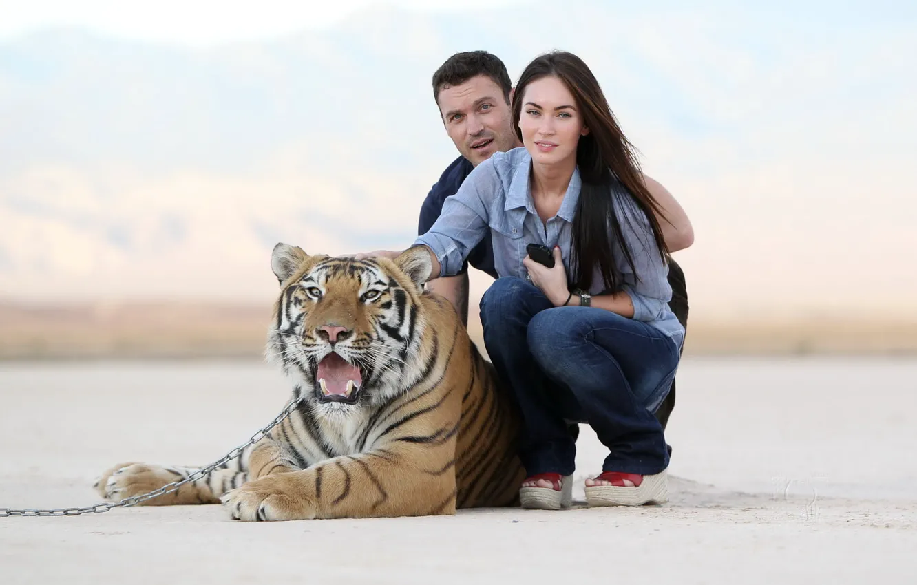 Photo wallpaper tiger, Megan Fox, chain, tiger, Megan, Brian Austin Green