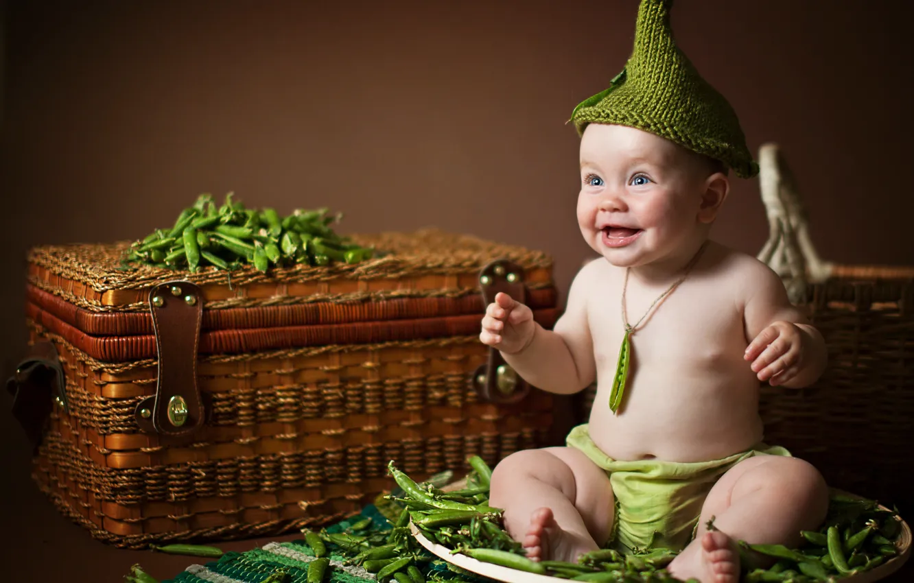 Photo wallpaper joy, children, smile, baby, peas, cap, box, Anna Levankova