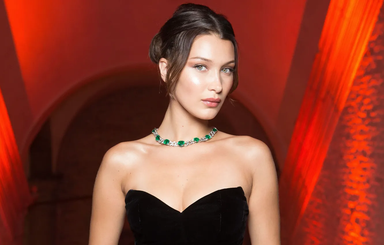 Photo wallpaper look, girl, model, portrait, dress, lips, beauty, necklace