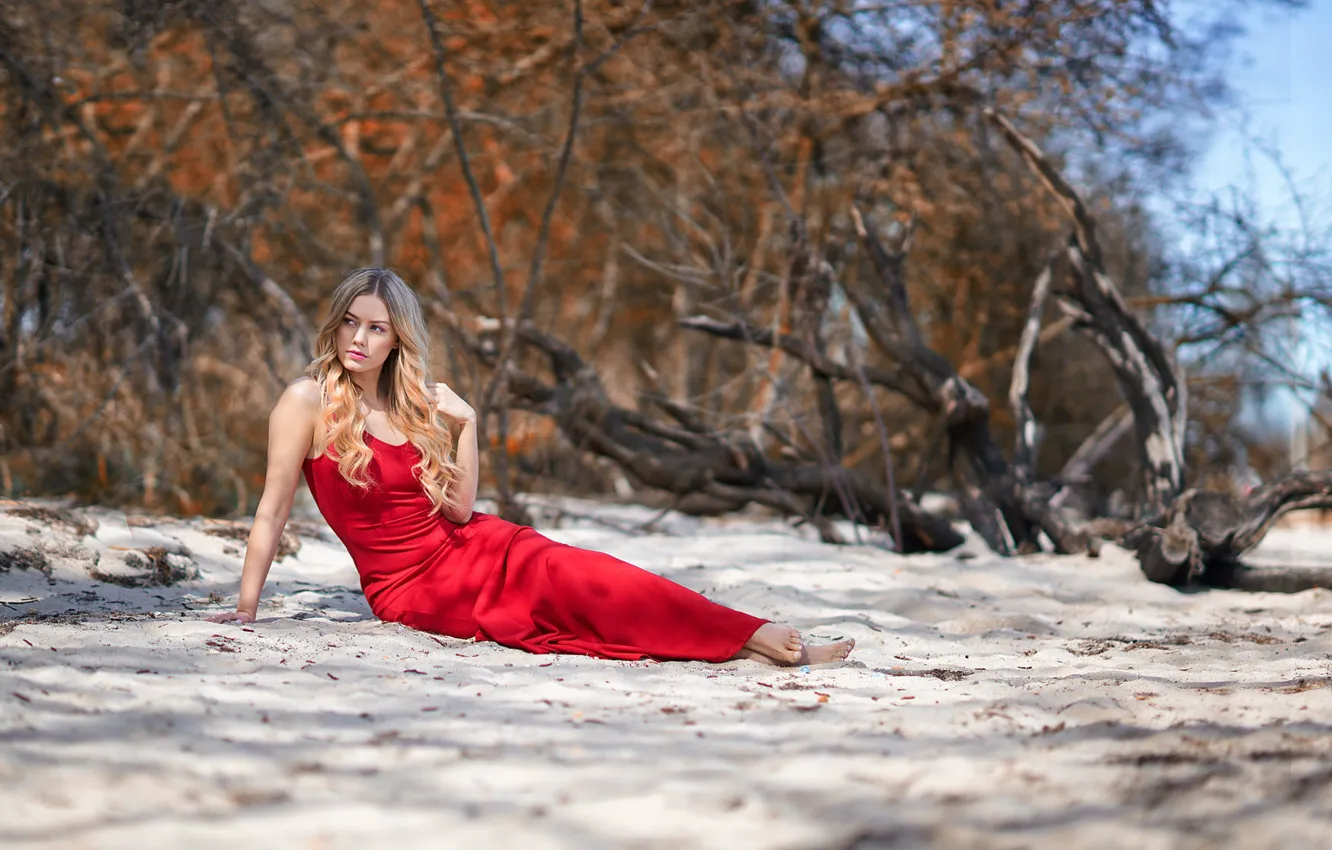 Photo wallpaper dress, legs, sponge, in red, Jörgen Petersen, Woman at the beach, Monika Chmielecka
