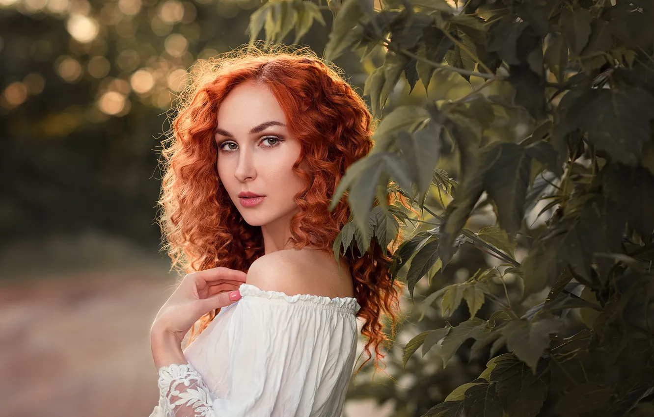 Photo wallpaper look, leaves, girl, branches, face, portrait, hands, red