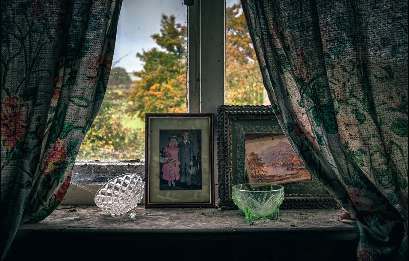 Photo wallpaper sadness, autumn, window, old photos