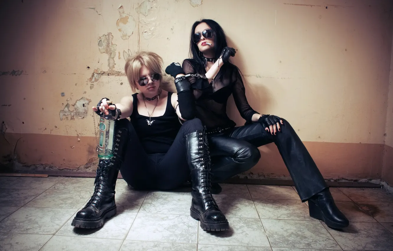 Photo wallpaper girl, the situation, key, handcuffs, Igor Ivanov, Reflecting A Human