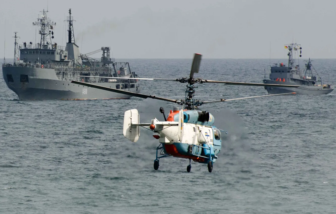 Photo wallpaper Helicopter, Ukraine, Ka-27, Ka-27PS, The Ukrainian Navy, The ship degaussing, Balta (А811)