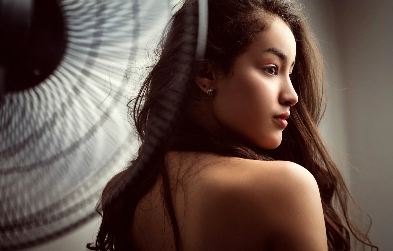 Photo wallpaper model, back, portrait, makeup, hairstyle, brown hair, bokeh, bare shoulders