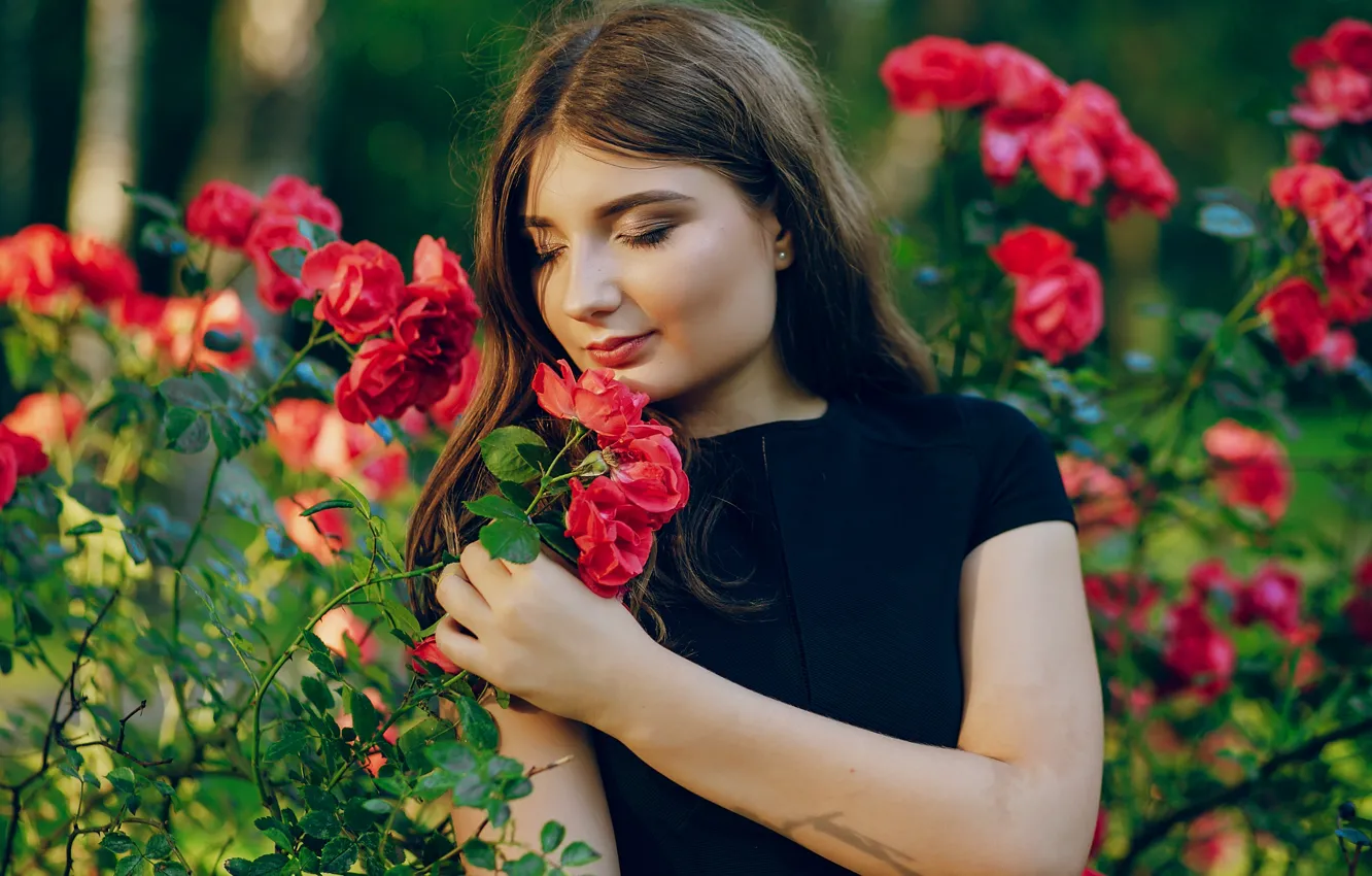 Photo wallpaper girl, flowers, roses, brown hair