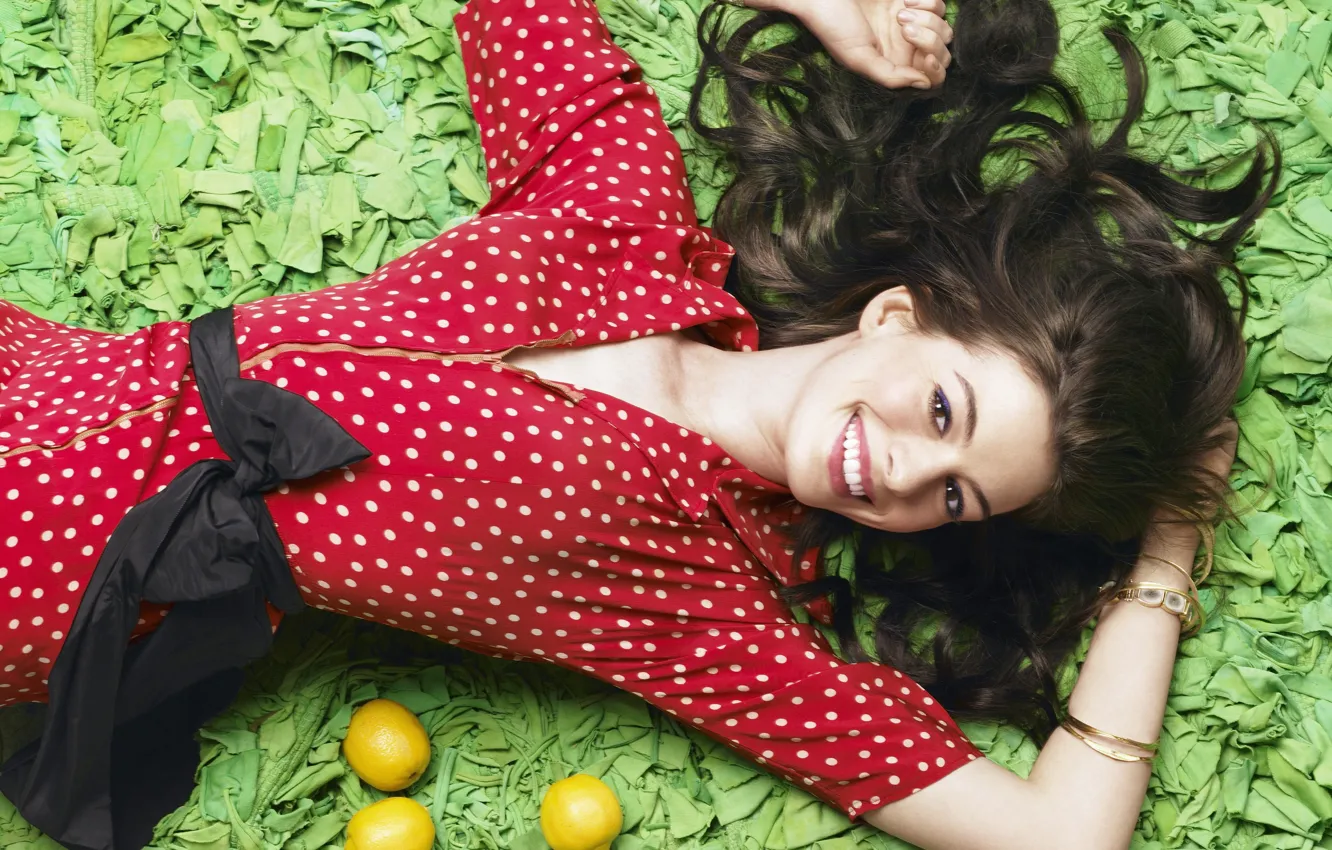 Photo wallpaper girl, smile, lemon, dress, actress, Anne Hathaway, Anne Hathaway