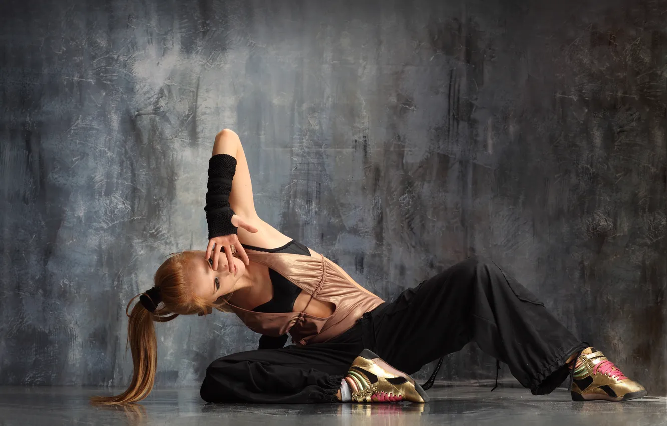 Photo wallpaper girl, dance, blonde, gesture