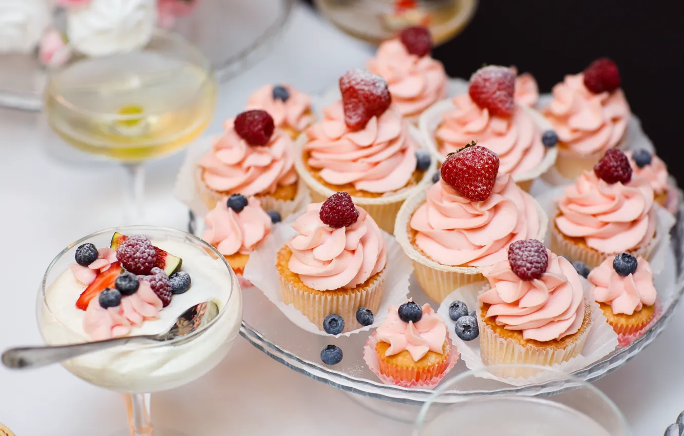 Photo wallpaper strawberry, cream, cakes, blueberries, cupcake