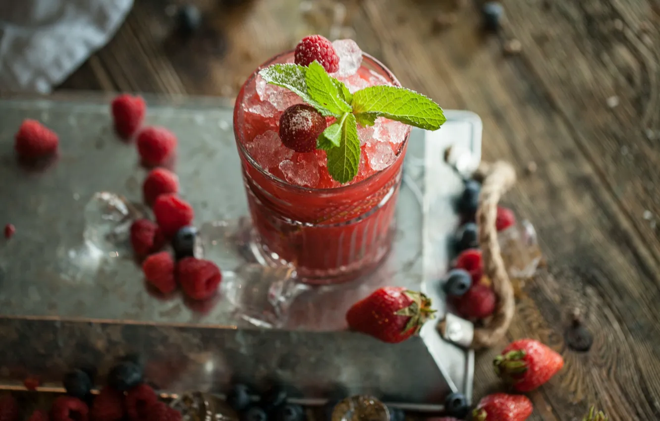 Photo wallpaper glass, berries, raspberry, ice, blueberries, strawberry, juice, drink