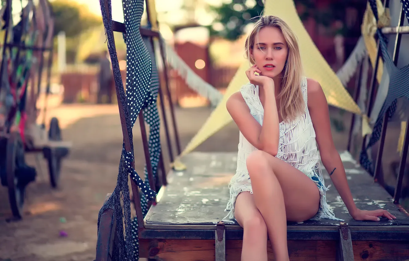 Photo wallpaper look, shorts, blouse