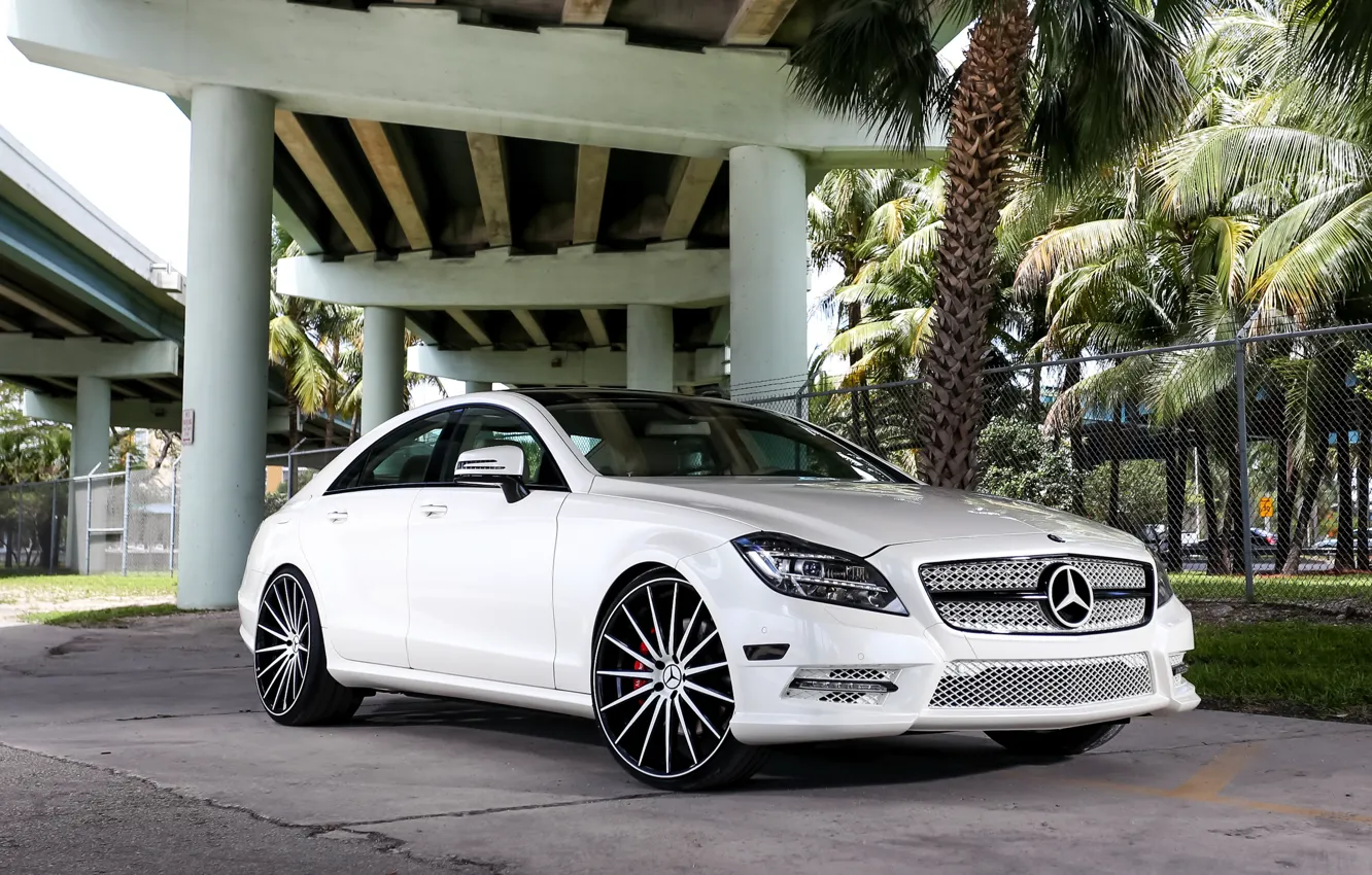 Photo wallpaper Mercedes, with, front, color, CLS550, matched, gril