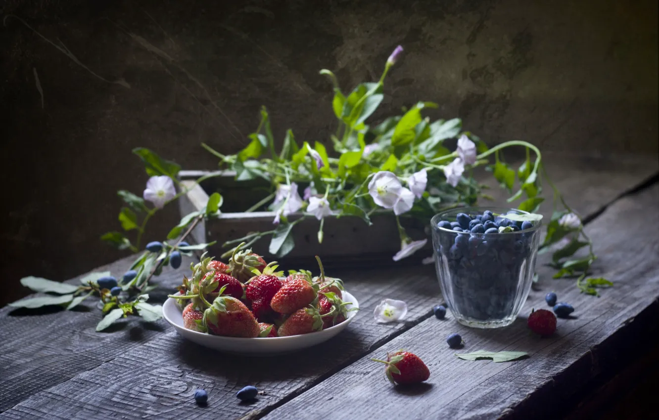 Photo wallpaper flowers, berries, box, blueberries, strawberry, still life, wood
