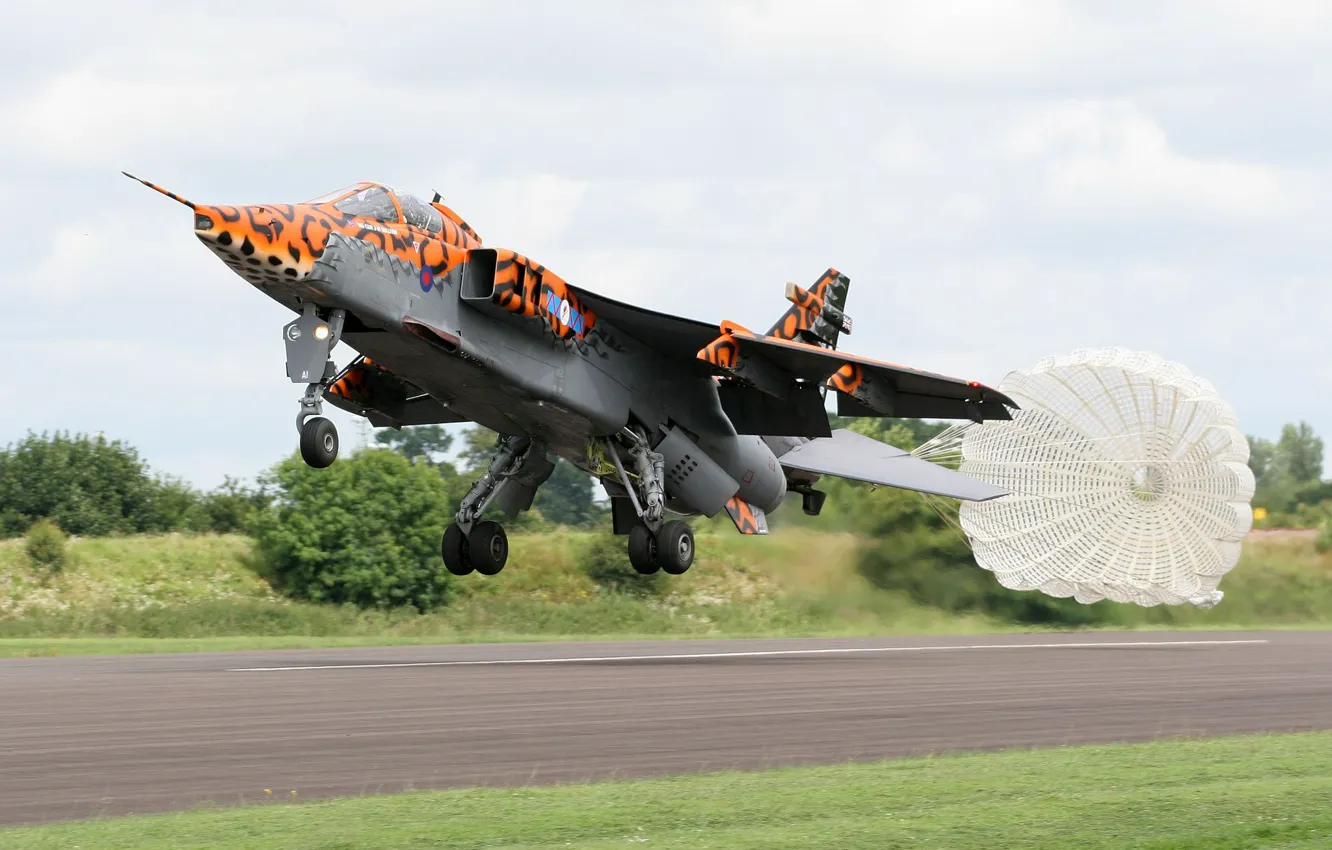 Photo wallpaper Jaguar, Landing, Fighter-bomber, Parachute, RAF, WFP, Chassis, Sepecat Jaguar
