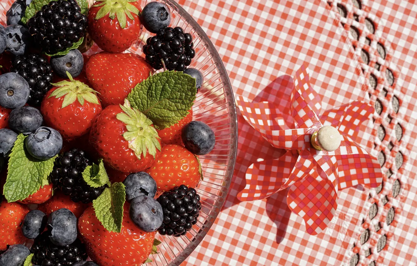 Photo wallpaper berries, strawberry, BlackBerry, blueberries