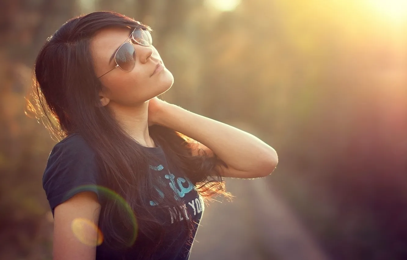 Photo wallpaper the sun, pose, glare, hair, Mike, brunette, glasses