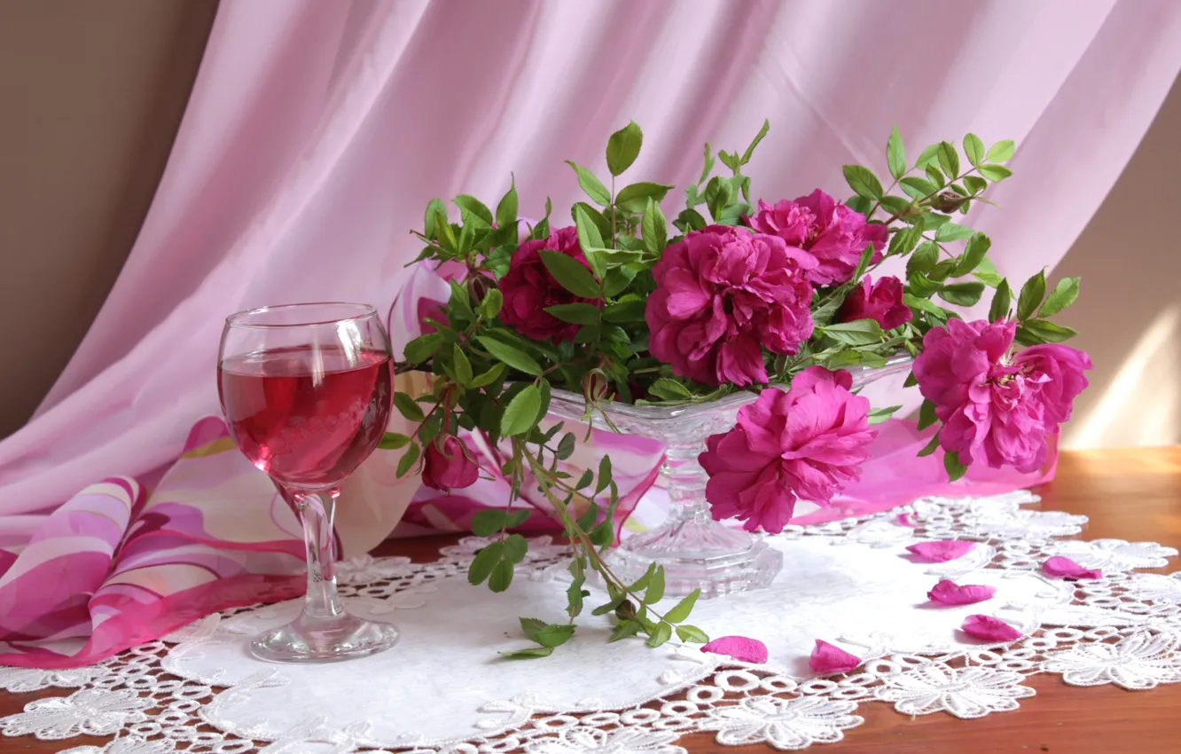 Photo wallpaper glass, roses, bouquet